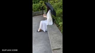 绝对精彩！极品尤物！双马尾无毛美穴，制服短裙高跟鞋，翘起屁股尿尿，水晶假屌深插小骚逼